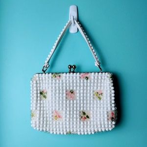 Vintage Grandee Bead Floral Handbag w Kiss Clasp